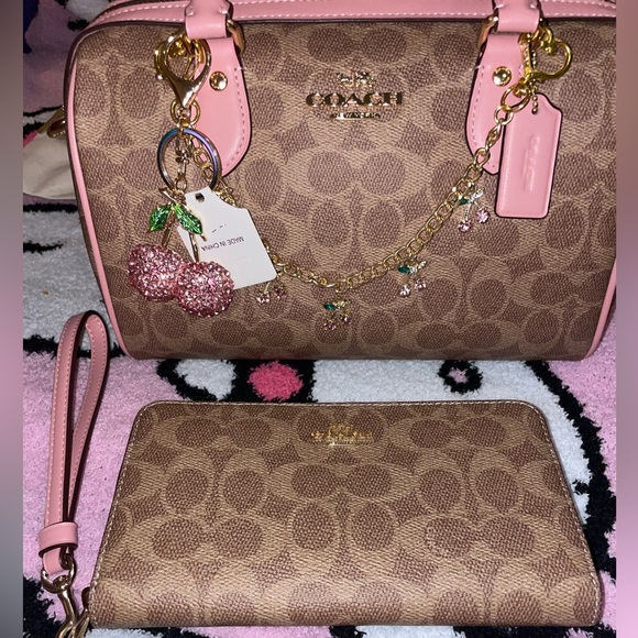 NWT Viral Sold Out Everywhere Coach Rowan bag and wallet set in color petal pink - Picture 2 of 3